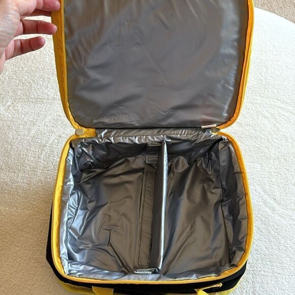 IOWA HAWKEYES NCAA OFFICIALLY LICENSED LUNCH BOX Cooler - Picture 7 of 10